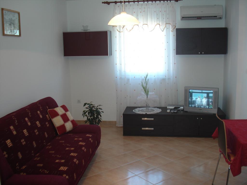 Apartments Buzleta II 파자나 객실 사진