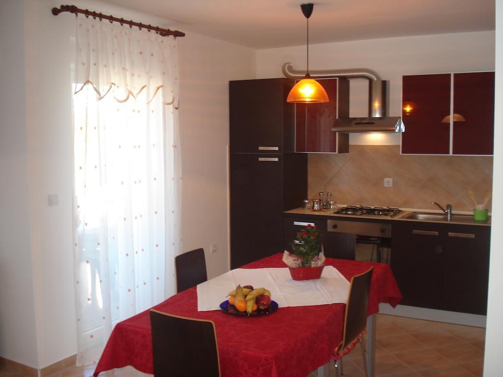 Apartments Buzleta II 파자나 객실 사진